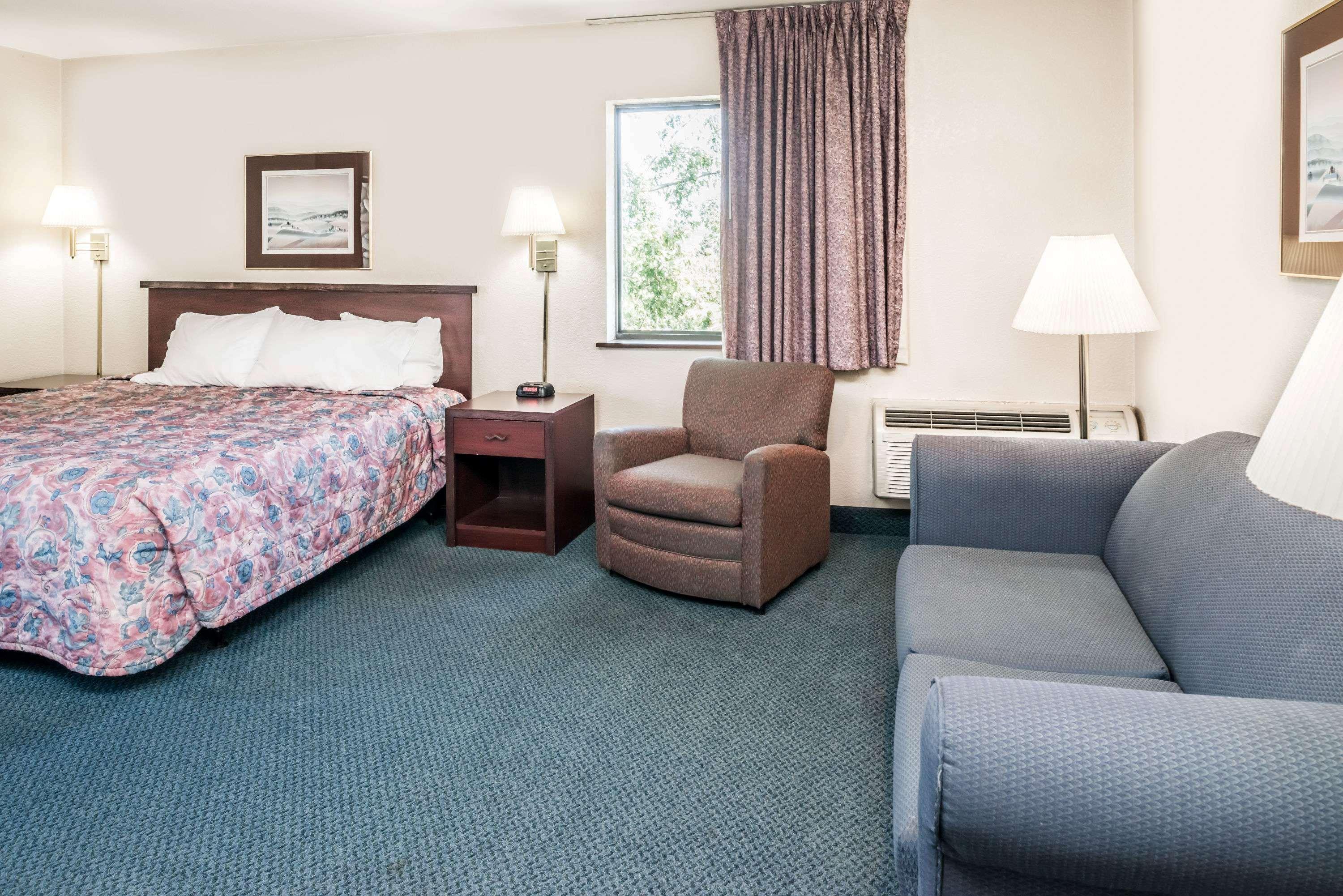 Super 8 By Wyndham Spokane Valley Exteriör bild